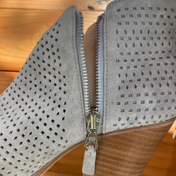 Rag and Bone Margot Suede Gray  Heeled Booties Size 38.5 Perforated Design - Picture 6 of 12